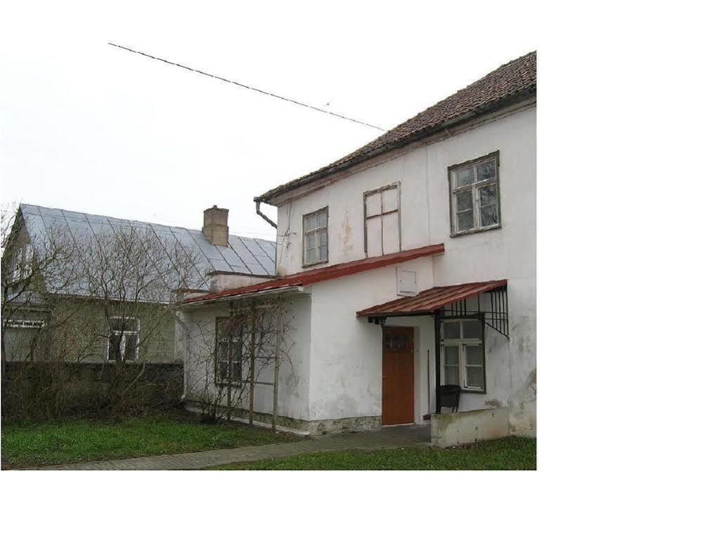 Kohtu Apartment Unique Kuressaare Exterior photo
